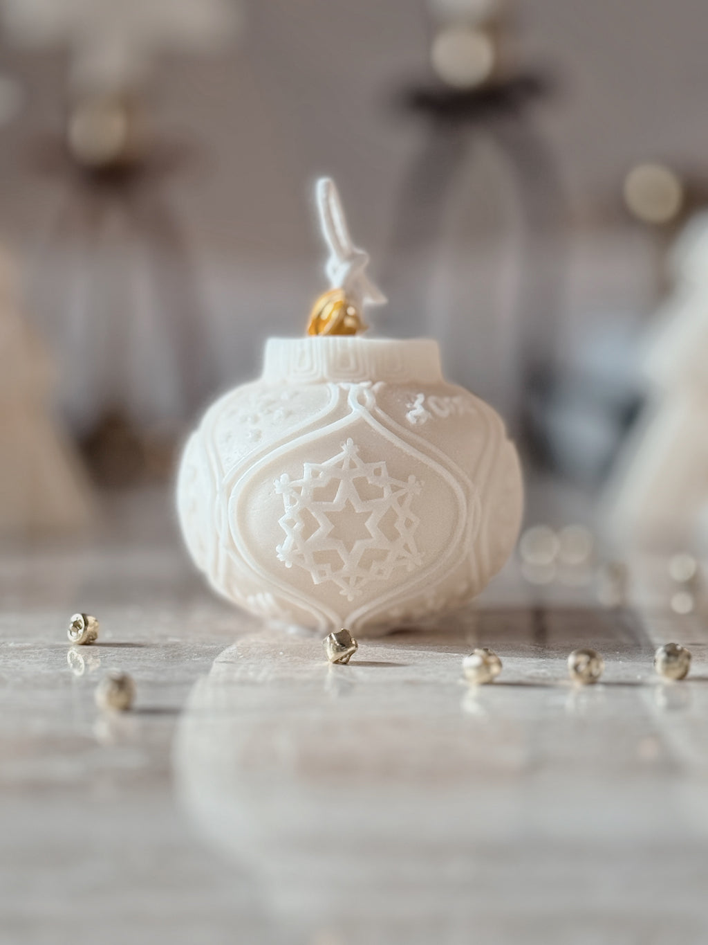 CHRISTMAS BAUBLES • Sculptural Candle